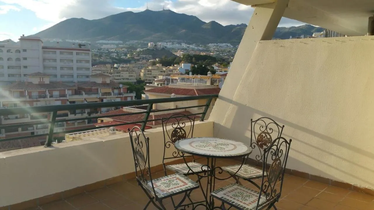 Ático 3 habitaciones Benalmadena Costa con jacuzzi y barbacoa privado Apartamento